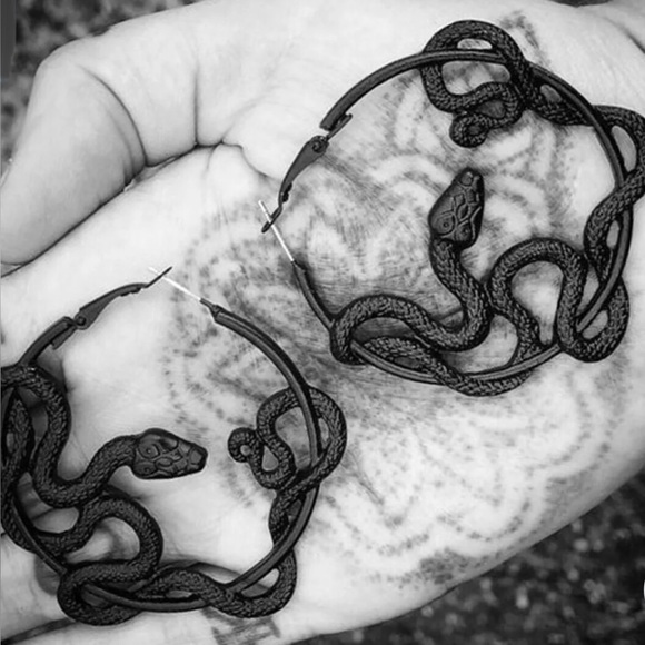“Auryn” Black Snake Ouroboros Neverending Story Medusa Endless Knot Witchy Hoops - Picture 8 of 16
